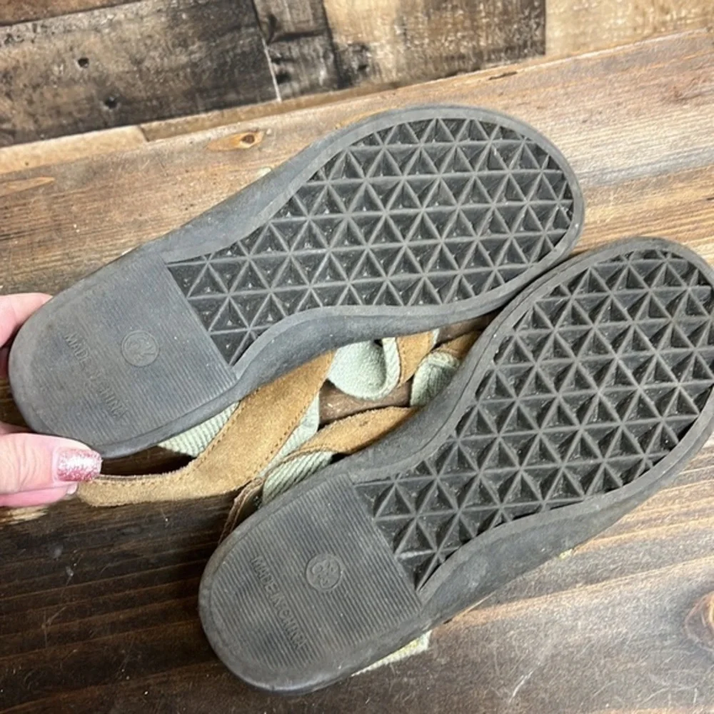 EURO‎ TREKKERS Women's US Size 6.5 Strappy Suede Flat Sandals